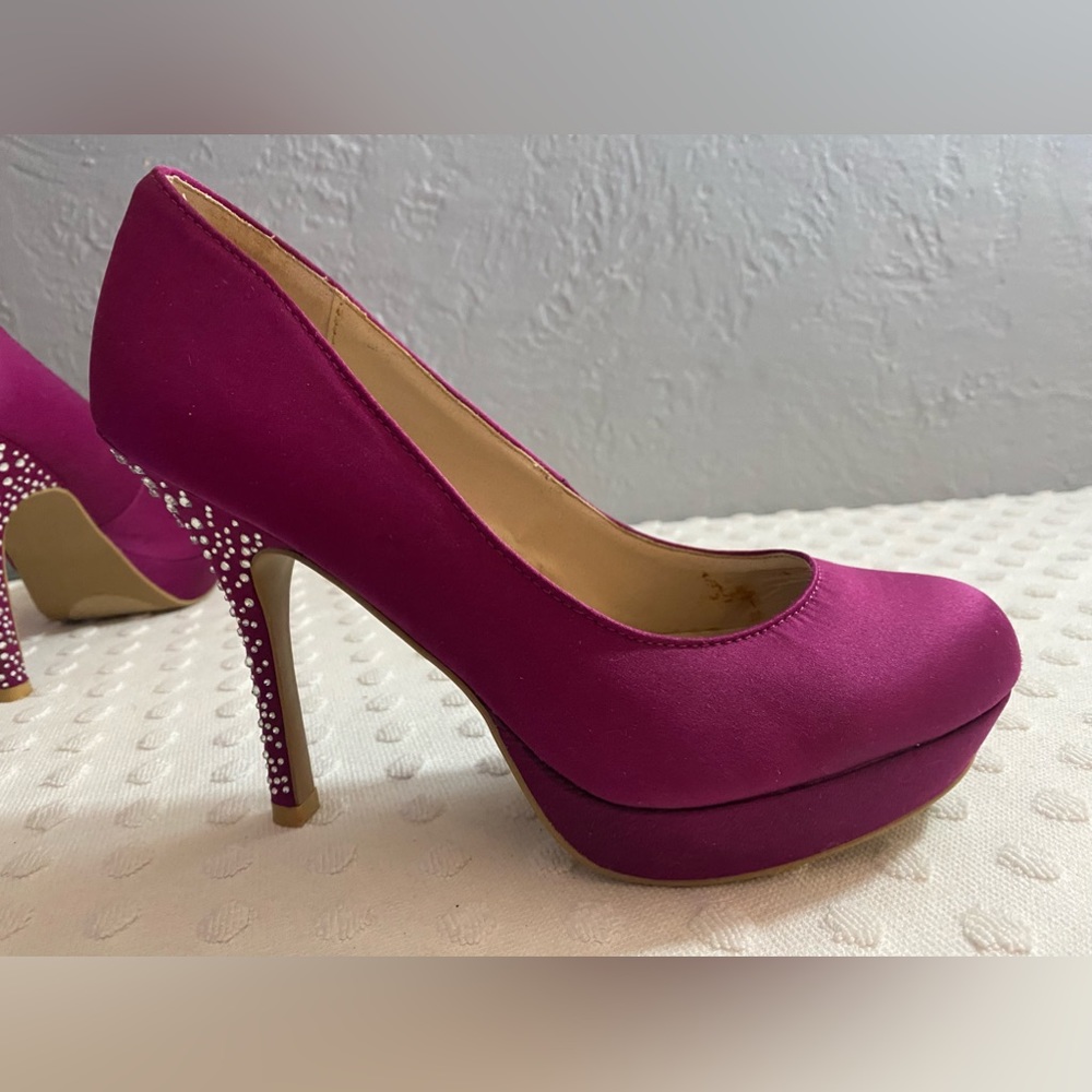 Okseboye magenta rhinestone embellished heel